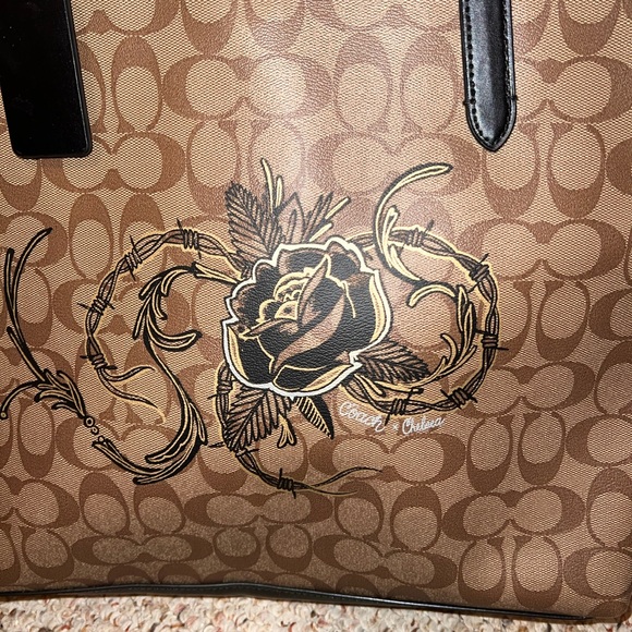 Beautiful Chelsea Champlain tote. Authentic coach - Picture 2 of 8